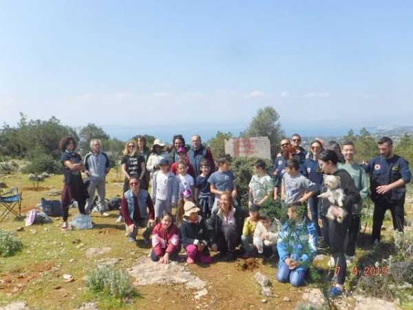 ΔΗΜΟΤΙΚΟ ΣΧΟΛΕΙΟ ΜΑΛΑΚΩΝΤΑ: Φύτεψαν δεντράκια στο βουνό