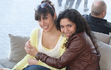 Αιχμαλωτίζουν τη νεολαία