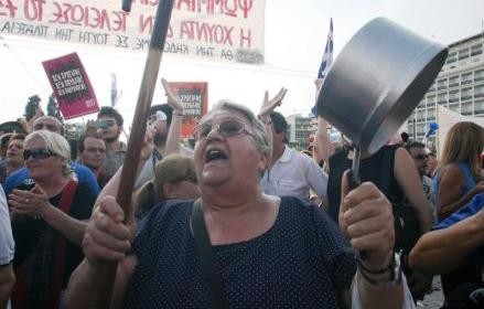 Πορεία διαμαρτυρίας με κατσαρόλες στην Αβάντων