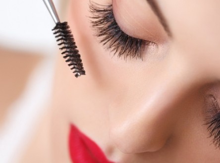 Ξεράθηκε η μάσκαρα. Την πετάμε;