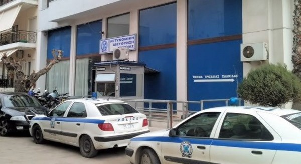 ΧΑΛΚΙΔΑ: Κλεφτρόνια διέρρηξαν αρτοποιείο και επιχείρησαν να διαρρήξουν μίνι- μάρκετ και καφετέρια