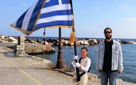 Με μια μαθήτρια η παρέλαση στον Απόλλωνα Νάξου (VIDEO)