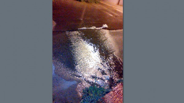 ΑΡΤΑΚΗ: Το νερό ...έτρεχε ποτάμι στην πλατεία Κωνσταντινίδη τη νύχτα του Σαββάτου