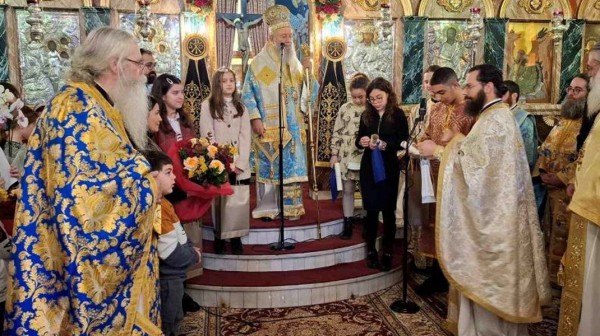 ΧΑΛΚΙΔΑ: Βραβεία σε τρεις μαθητές από τον Μητροπολίτη κ. Χρυσόστομο