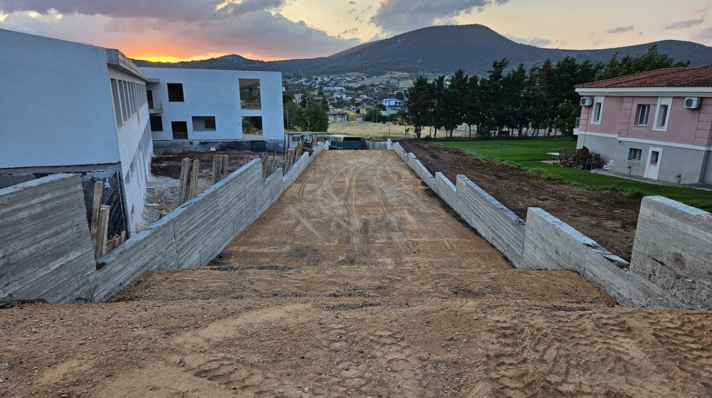 ΑΡΤΑΚΗ: Κατασκευάζεται ο ...πολύπαθος πεζόδρομος του Μουσικού Σχολείου
