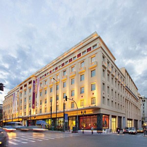 Πόλεμος στο «Attica» για το 10%