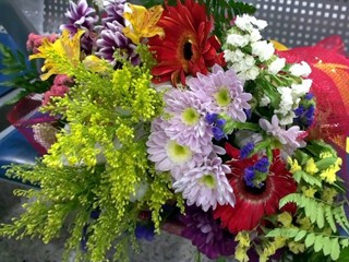 Οι κλέφτες πήγαν ...ανθοπωλείο