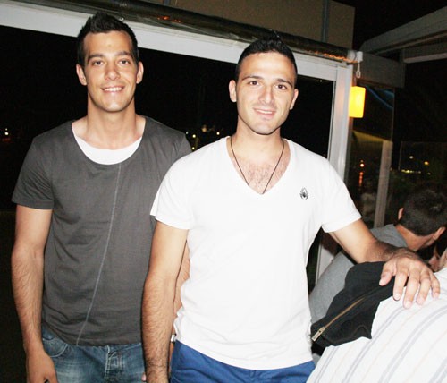 Τα αγόρια ξενυχτάνε