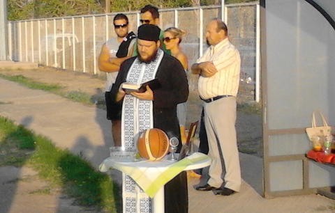 Πρεμιέρα με αγιασμό