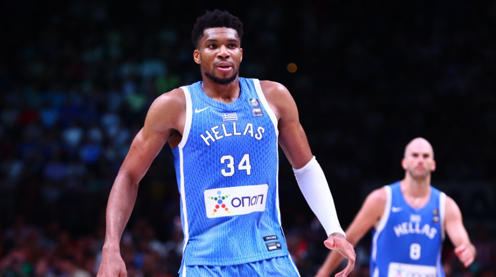 ΕΘΝΙΚΗ ΜΠΑΣΚΕΤ: Εκλεισε εισιτήριο για το Παρίσι με σημαιοφόρο στην τελετή έναρξης τον Γιάννη (VIDEO)