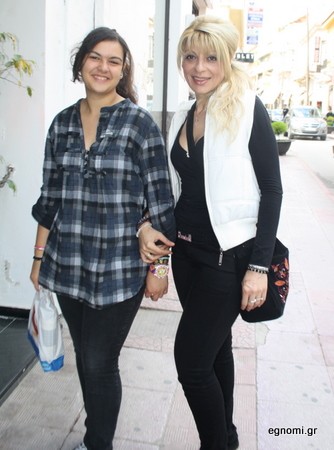 Ο γάμος τής πάει πολύ!