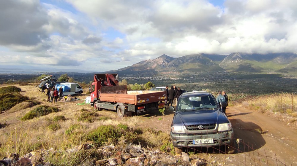 ΑΜΑΡΥΝΘΟΣ: Φυτεύουν ανεμολογικό ιστό στα Άνω Μάμουλα (VIDEO)