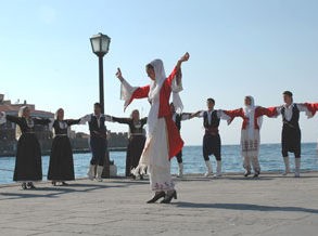 Το ρίχνουν στο χορό στην Αιδηψό