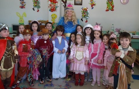 Η διευθύντρια του νηπιαγωγείου έγινε νεράϊδα