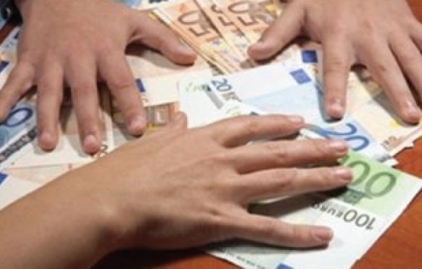 Ανησυχία στις τράπεζες από τη φυγή καταθέσεων