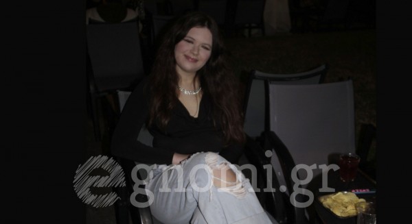 Αγαπάει πολύ τα ζωάκια η Ερίνα!