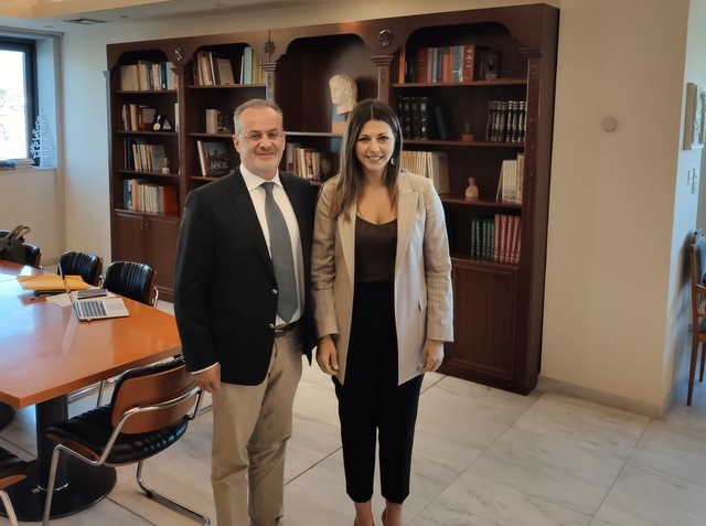 Ο Ζεμπίλης πήγε στην υφυπουργό Παιδείας για τα κενά στα σχολεία της Εύβοιας