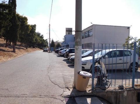 Κολόνα πολλαπλών χρήσεων στην οδό Θηβών