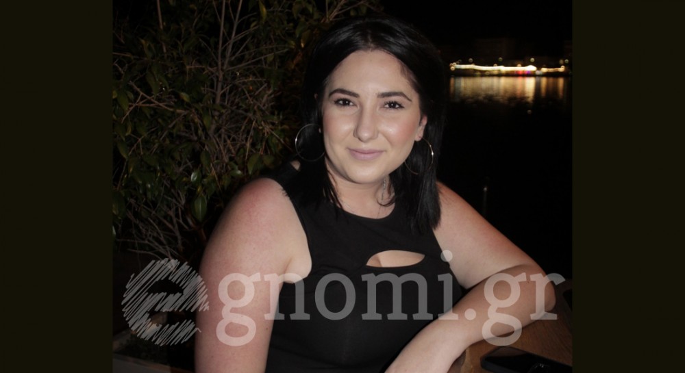 Ετοιμάζεται ν' ανέβει τα σκαλιά της εκκλησίας!