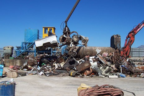 Εκλεβαν οχήματα και μηχανήματα και τα έκαναν ...σκραπ