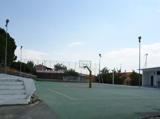 Κλαρινογαμπροί εναντίον Απροπόνητων