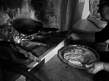 Ζύμωμα ψωμιού στην Κήρινθο