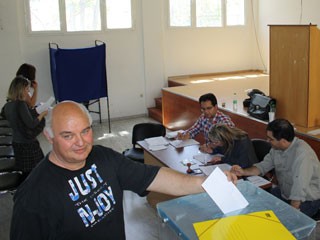 Έστησαν κάλπες στη ΔEYAX