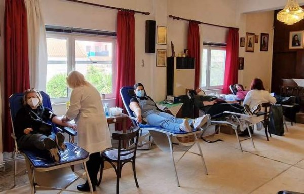 ΛΑΜΨΑΚΟΣ: Πετυχημένη αιμοδοσία στο Πνευματικό Κέντρο (φωτό)