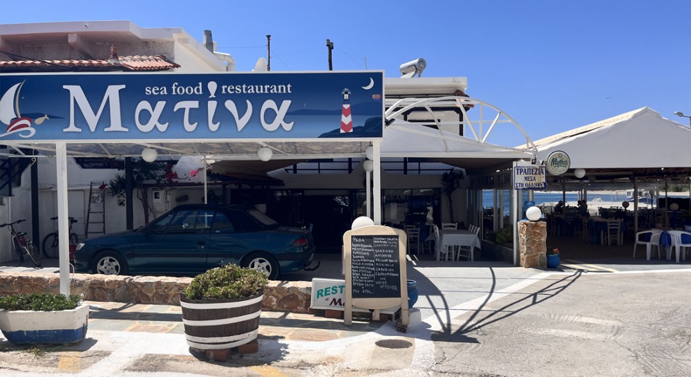 ΝΕΑ ΣΤΥΡΑ: Εκεί που ...σκάει το κύμα, σε περιμένει η Ματίνα!