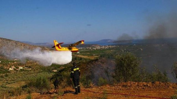 ΦΩΤΙΑ ΠΟΡΤΟ ΛΑΦΙΑ ΚΑΡΥΣΤΟΣ: Η πυρκαγιά έριξε και ... σκοτάδι