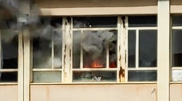 ΦΩΤΙΑ ΣΤΟ ΕΠΑΛ ΑΜΦΙΣΣΑΣ: Έλαβαν εξιτήριο η καθηγήτρια και οι 9 μαθητές (VIDEO)