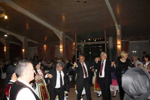 Ακόμα χορεύουν!