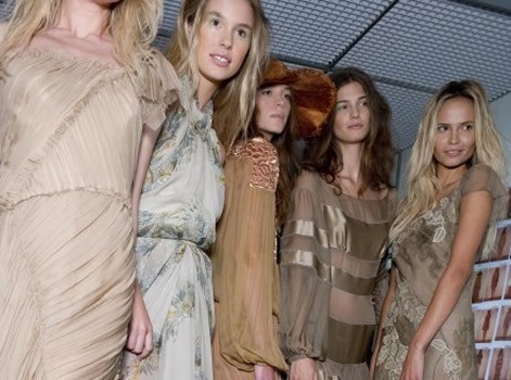 Τι φόρεμα να φορέσω στο γάμο;