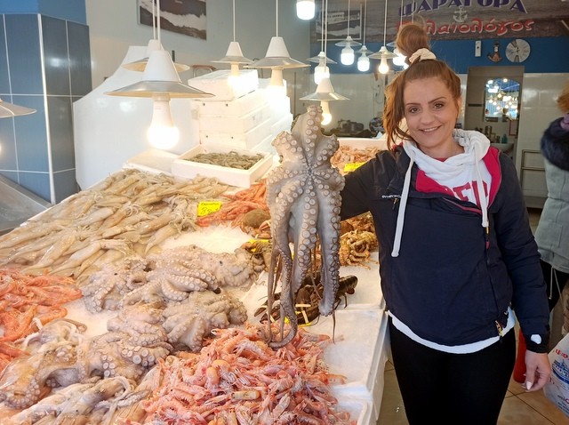 ΧΑΛΚΙΔΑ-ΡΕΠΟΡΤΑΖ: Πόσο κοστίζουν τα φρέσκα θαλασσινά στα ψαράδικα και τι ώρες είναι ανοιχτά τα μαγαζιά