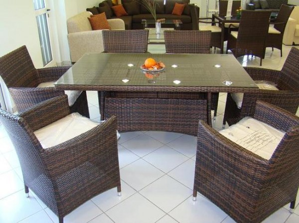 Επιπλα Τόγιας: Μεγάλες προσφορές στα είδη εξοχής!