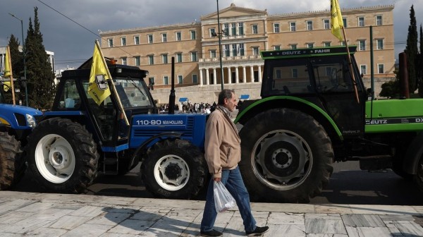 Καταφθάνουν στην Αθήνα οι αγρότες για το συλλαλητήριο στο Σύνταγμα (VIDEO)