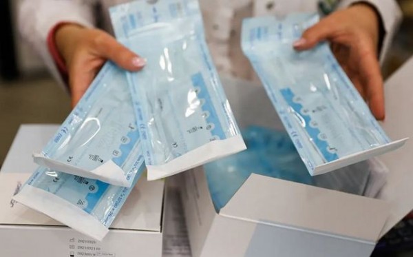 Ξεκίνησε η διανομή self test σε μαθητές και εκπαιδευτικούς από τα φαρμακεία