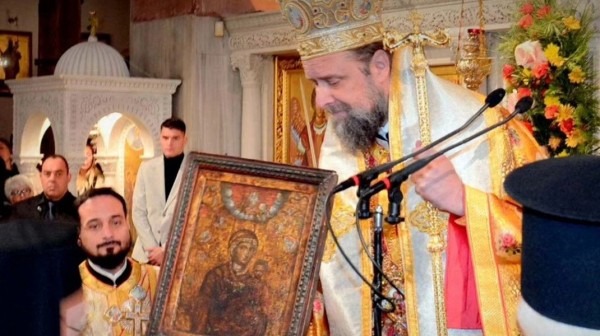 Χαλκιδέος δώρισε εικόνα της Παναγίας που είχε σωθεί από τη μεγάλη φωτιά της Θεσσαλονίκης το 1917 - Βρισκόταν στον ναό του Αγίου Δημητρίου