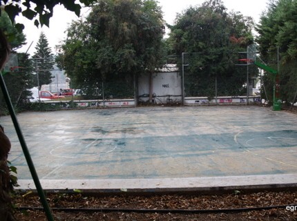 Κοίτα πώς κατάντησε το γηπεδάκι μπάσκετ...