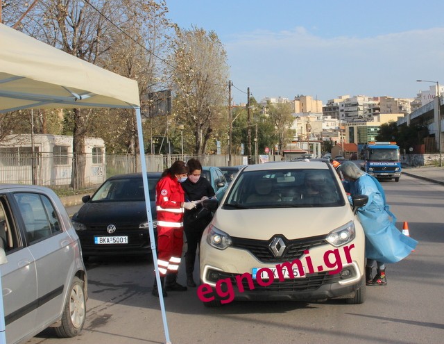 ΧΑΛΚΙΔΑ ΚΟΡΩΝΟΪΟΣ: Μεγάλη προσέλευση στα drive through τεστ