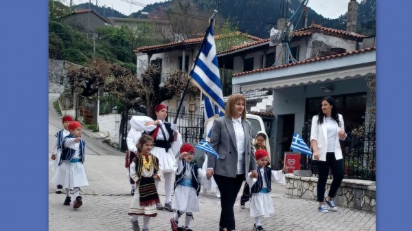 ΣΤΡΟΠΩΝΕΣ ΕΥΒΟΙΑΣ: Με χάρη και καμάρι παρέλασαν τα παιδάκια του Δημοτικού Σχολείου