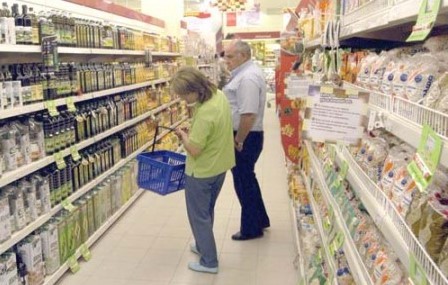 Μείωση τιμών στο καλάθι της νοικοκυράς