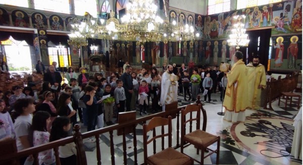 ΧΑΛΚΙΔΑ-ΑΓΙΑ ΜΑΡΙΝΑ: Ο Μητροπολίτης τέλεσε θεία λειτουργία για τους μαθητές του 14ου Δημοτικού Σχολείου
