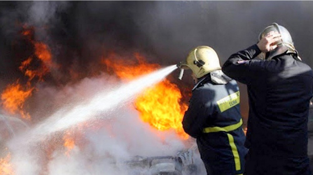 Φωτιά σε ΙΧ αυτοκίνητο στην Εθνική οδό στο ύψος του Αυλώνα